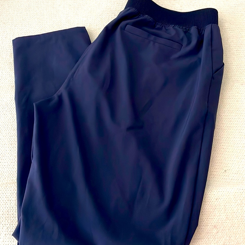 Cropped a new day lightweight pants! Like new